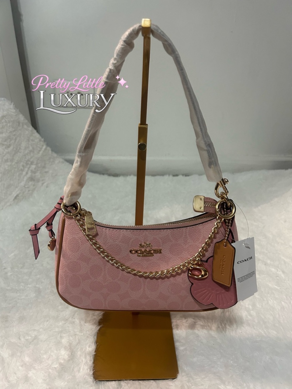 Pink Signature Shoulder Bag with Gold Chain